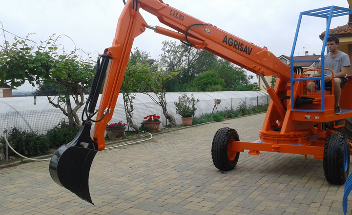 Loader C.A.S. 800 with excavator bucket