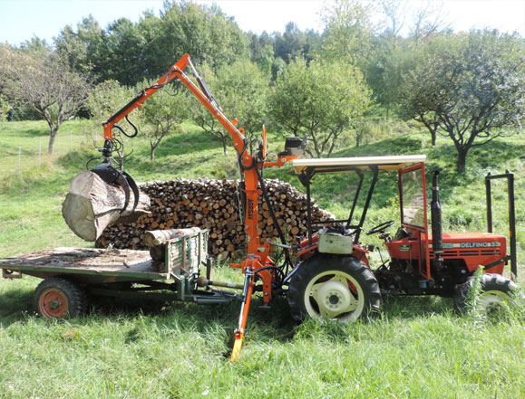 P.A.S. 350 mounted on Delfino 35 HP tractor