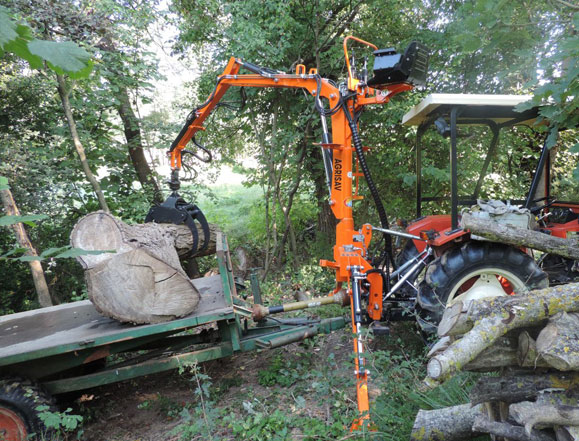 P.A.S. 350 mounted on Delfino 35 HP tractor